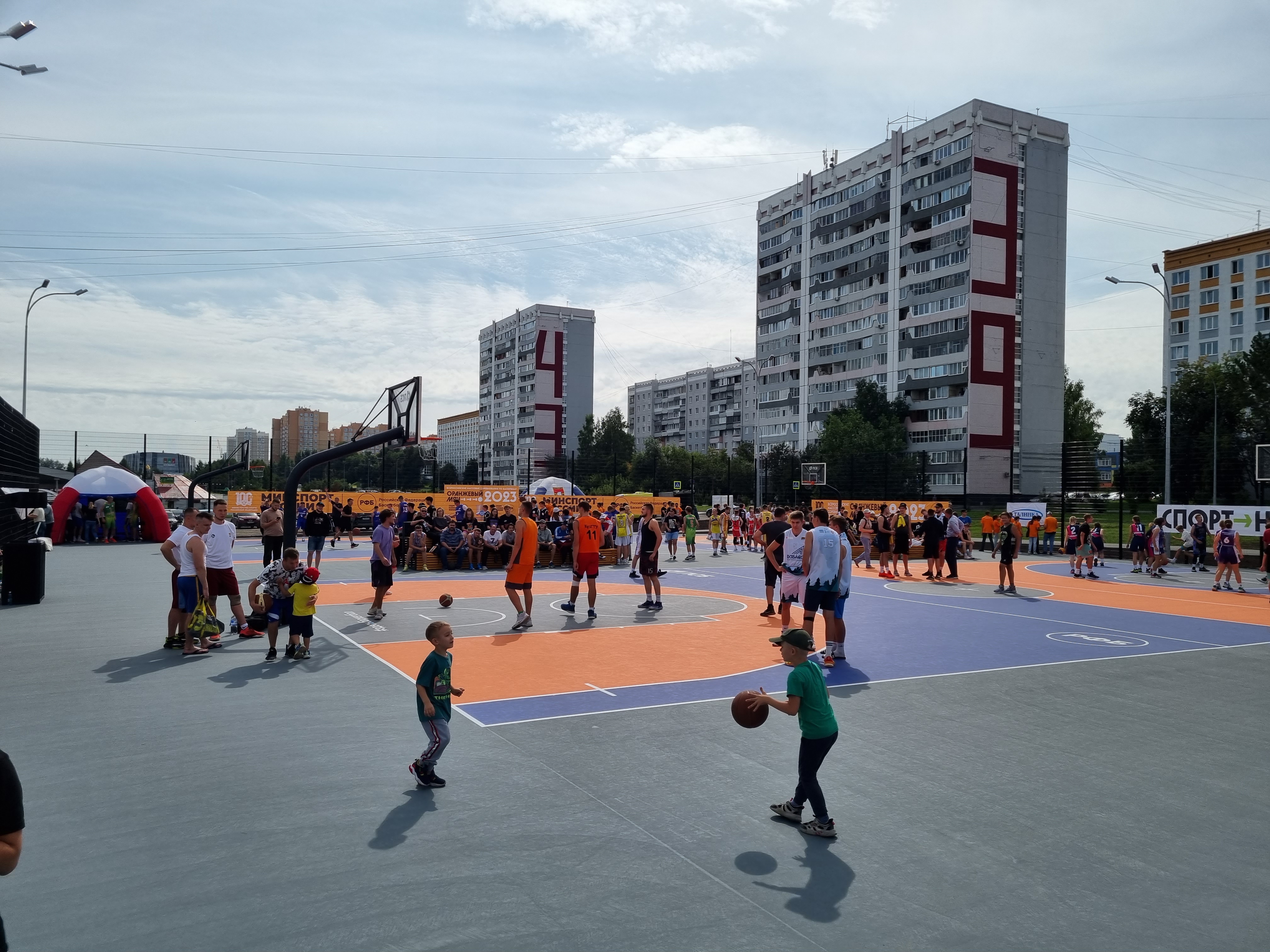 Спорт в кемерово. Баскетбольные площадки в Раменском. Баку баскетбольные площадки. Закрытые баскетбольные площадки в Раменском. Авангард Кемерово.