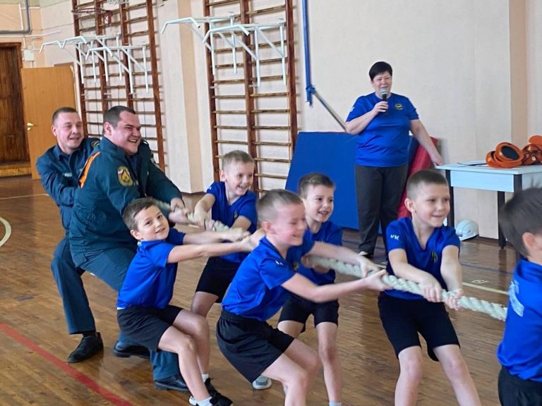 Школа первоклассника. Первоклассники на уроке. Как провести уроки в первом классе. Первоклассник за партой. Как провести уроки в первом классе.