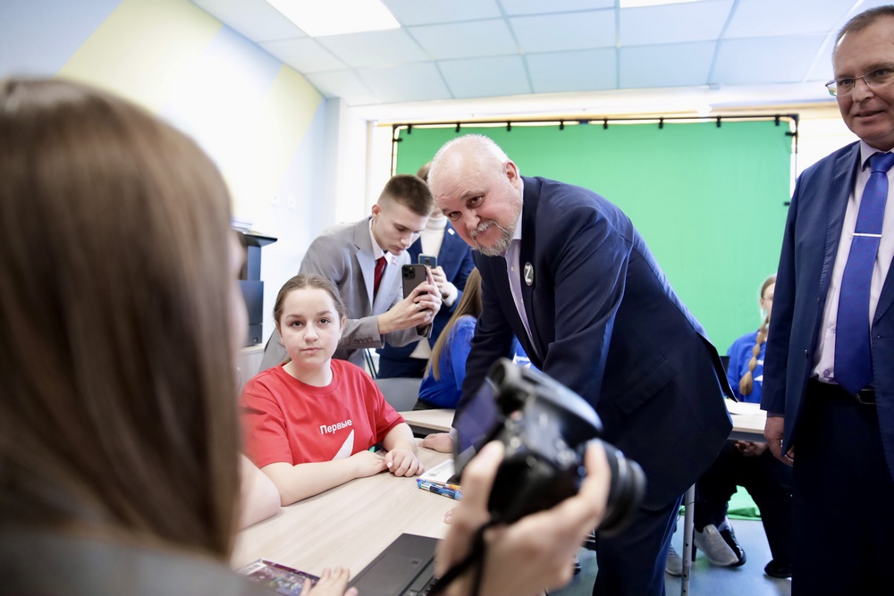 занятия для дошкольников. школьники в классе. дети на занятии в детском саду. обучающие компьютерные игры. компьютерные классы.